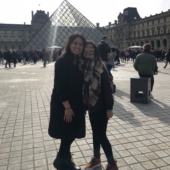 Welcome to chicmachine!! I'm Diana!! 😊 - Picture 1 of 9